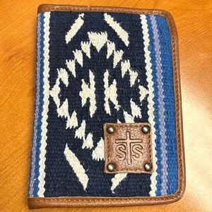 STS magnetic close wallet